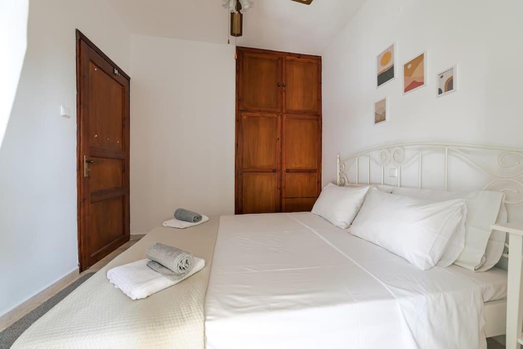 Seaside Escape Apartment Saronida Экстерьер фото