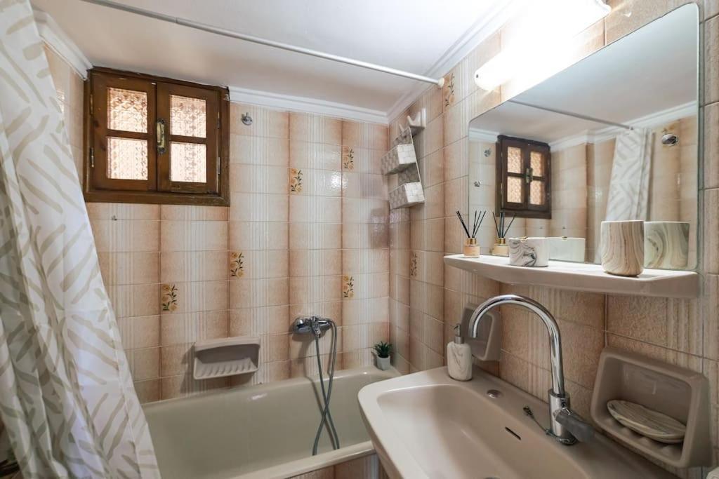 Seaside Escape Apartment Saronida Экстерьер фото